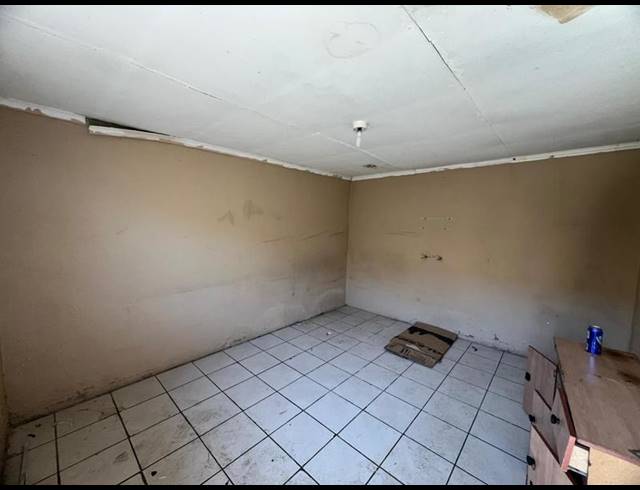 12 BEDROOM HOUSE FOR SALE IN LEACHVILLE EXT 3